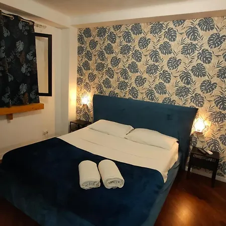 Green Room Apartment *